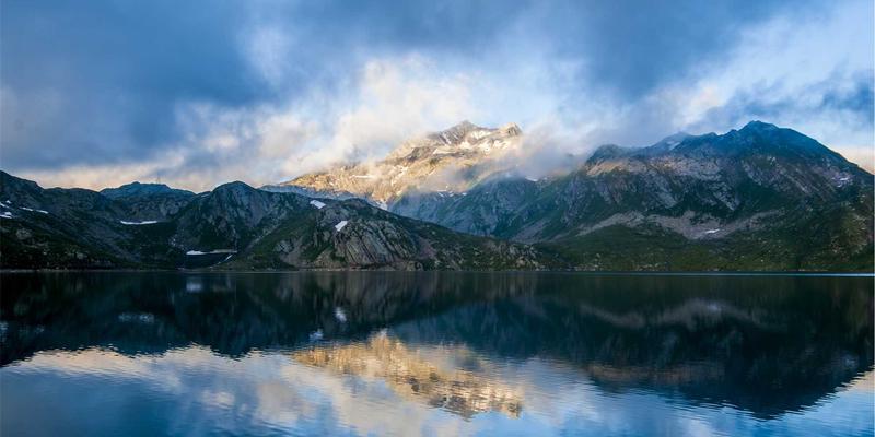神经形态计算芯片：模拟人脑突触结构如何引领超低功耗边缘智能革命